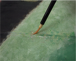 使用三千本膠加固顏料層裂縫