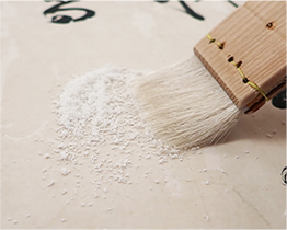 使用橡皮擦粉末進行表面除塵